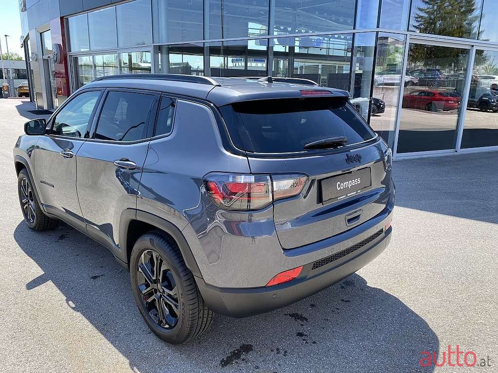 2022' Jeep Compass photo #5