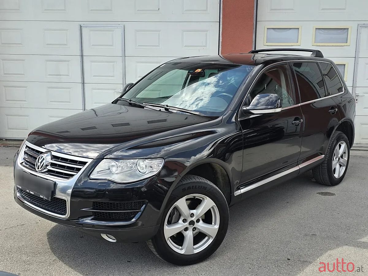 2008' Volkswagen Touareg photo #1