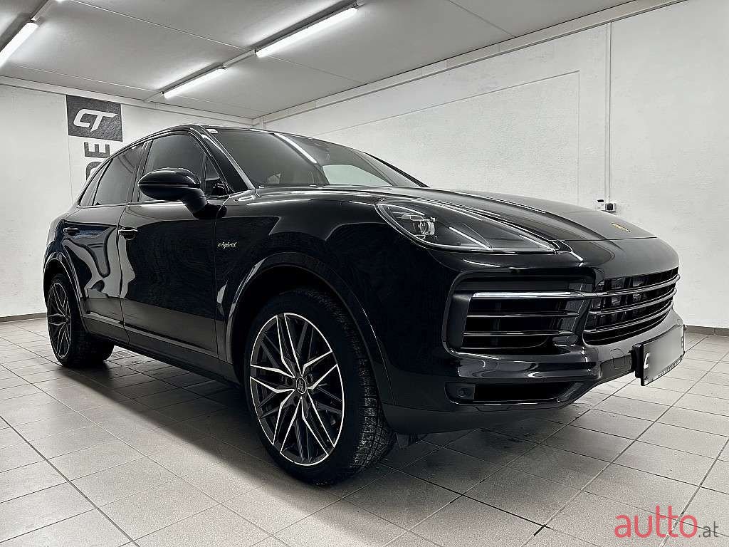2020' Porsche Cayenne photo #6