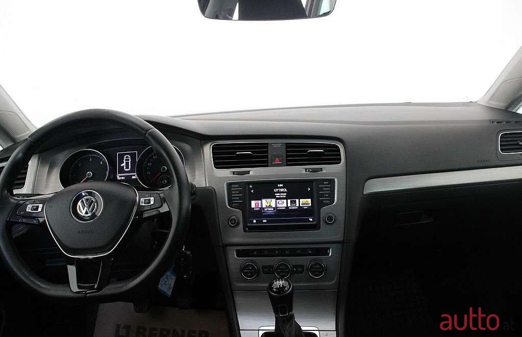 2016' Volkswagen Golf photo #6