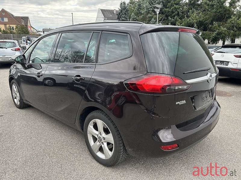 2015' Opel Zafira photo #3