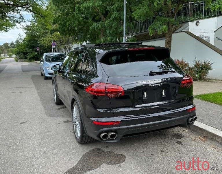 2017' Porsche Cayenne photo #5