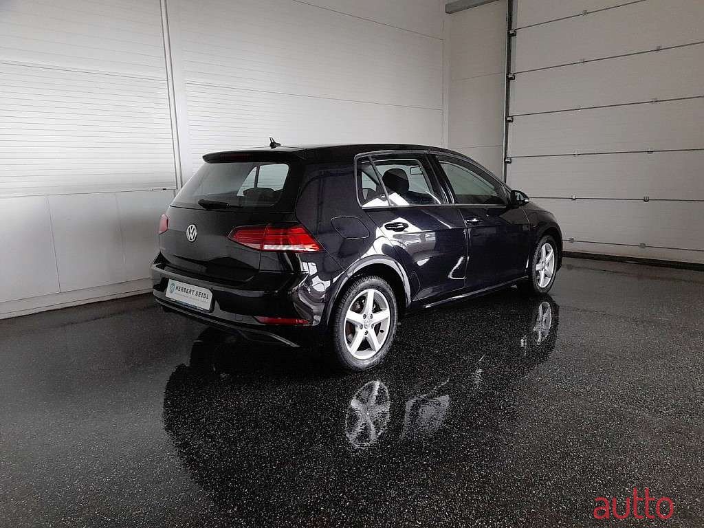 2018' Volkswagen Golf photo #1