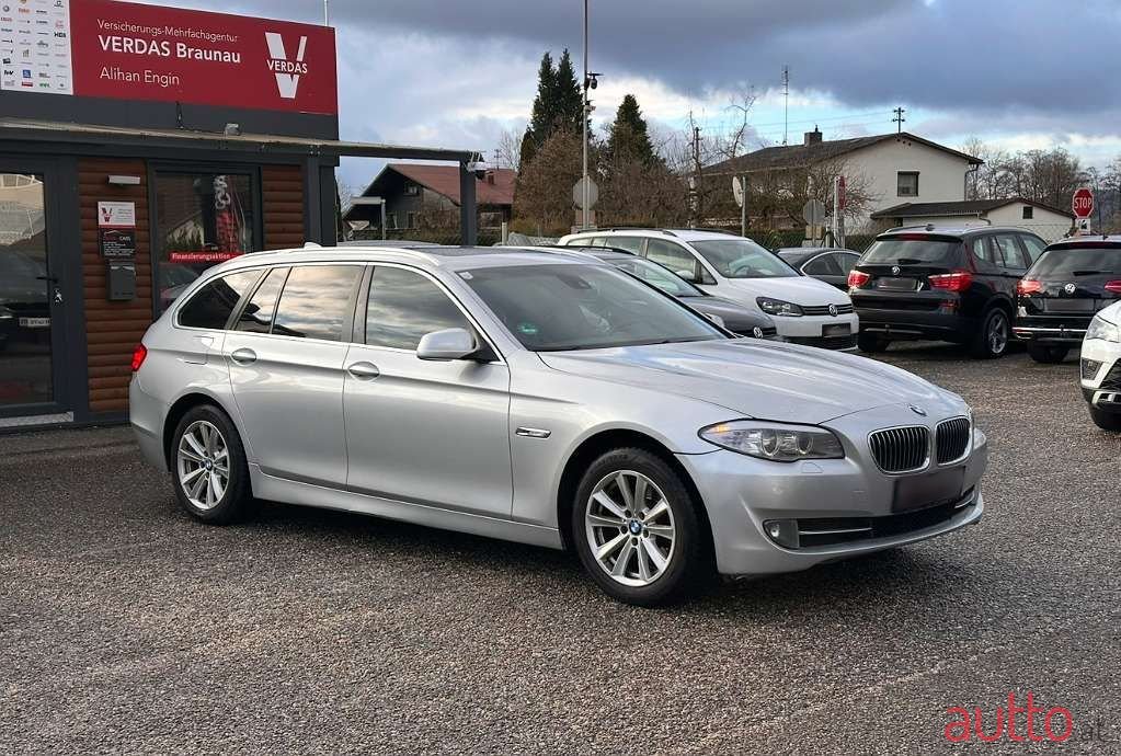 2011' BMW 5Er-Reihe photo #3