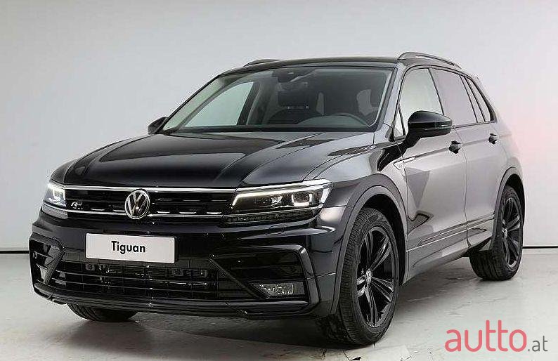 2019' Volkswagen Tiguan photo #1