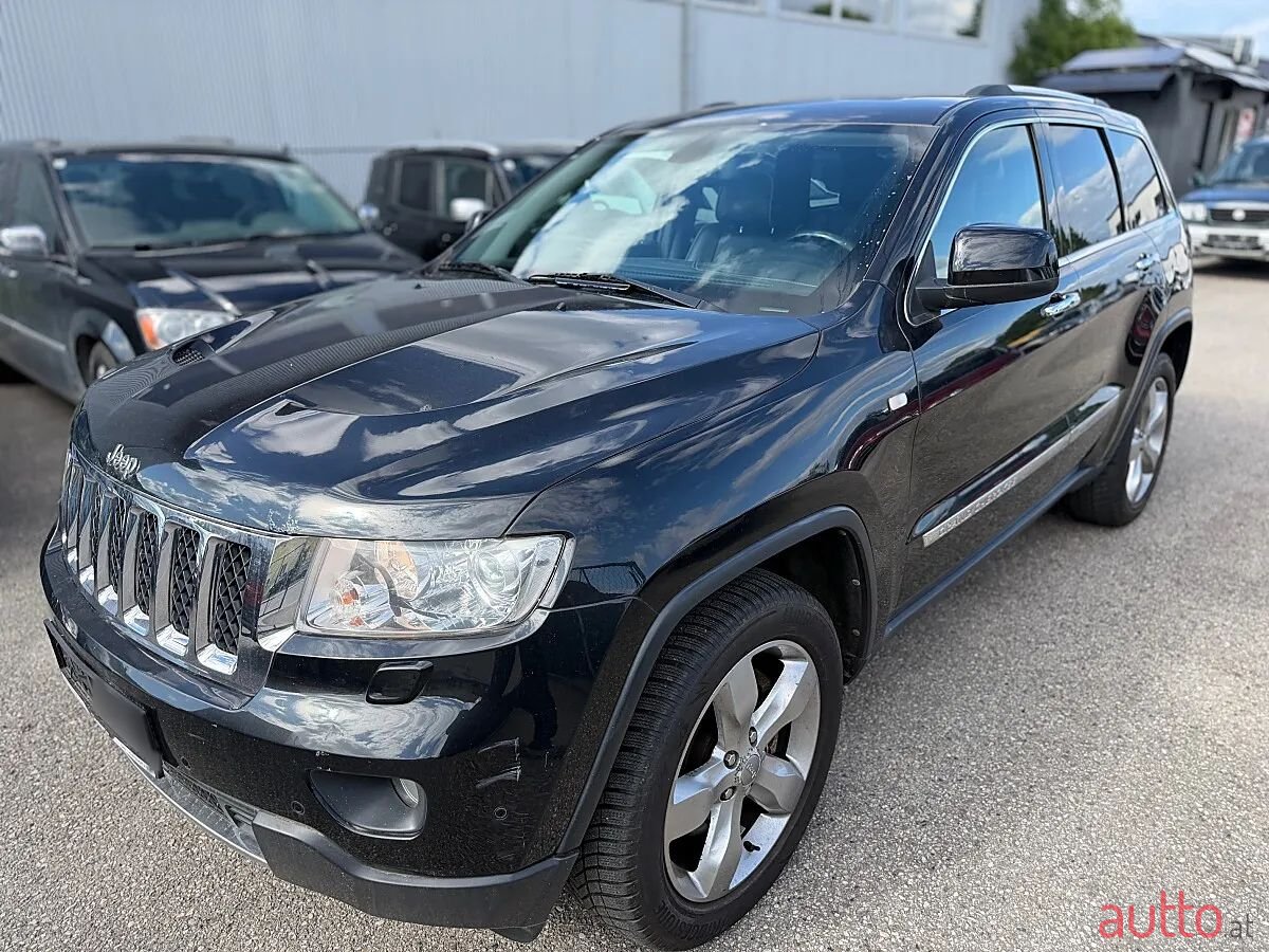 2013' Jeep Grand Cherokee photo #2