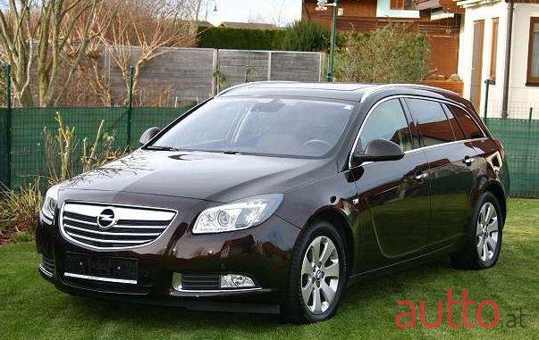 2012' Opel Insignia photo #2