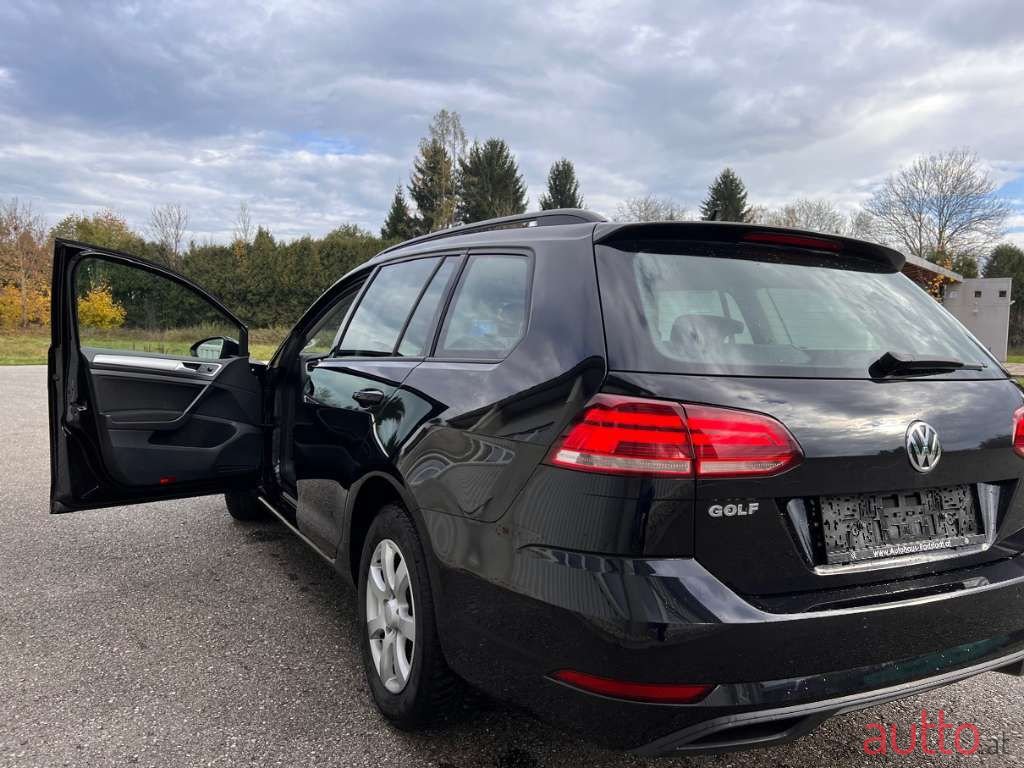 2017' Volkswagen Golf photo #3