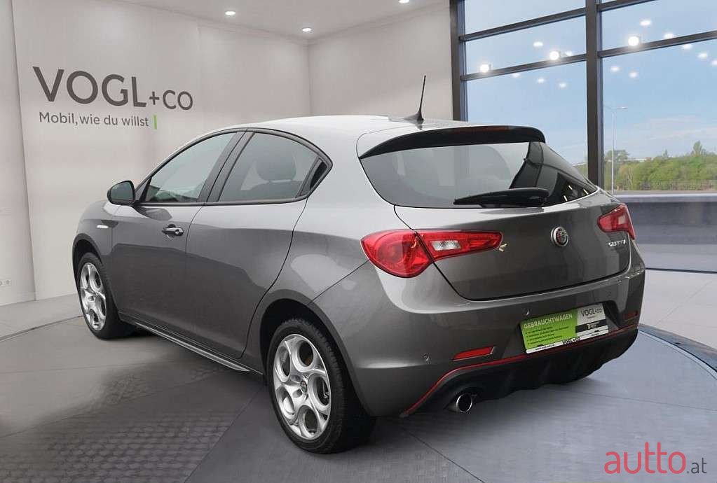 2019' Alfa Romeo Giulietta photo #3