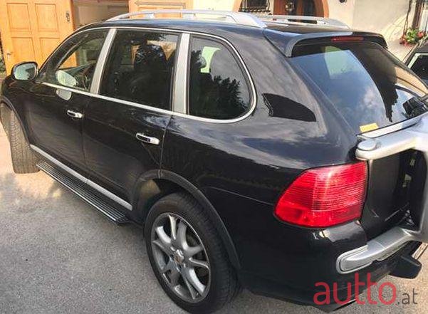 2004' Porsche Cayenne photo #2