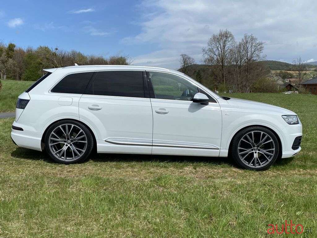 2015' Audi Q7 photo #2