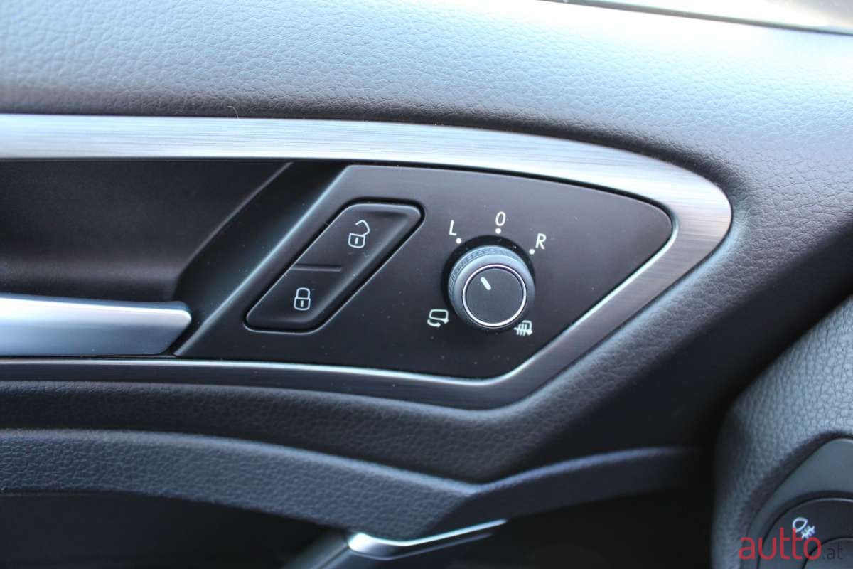 2020' Volkswagen Golf photo #6