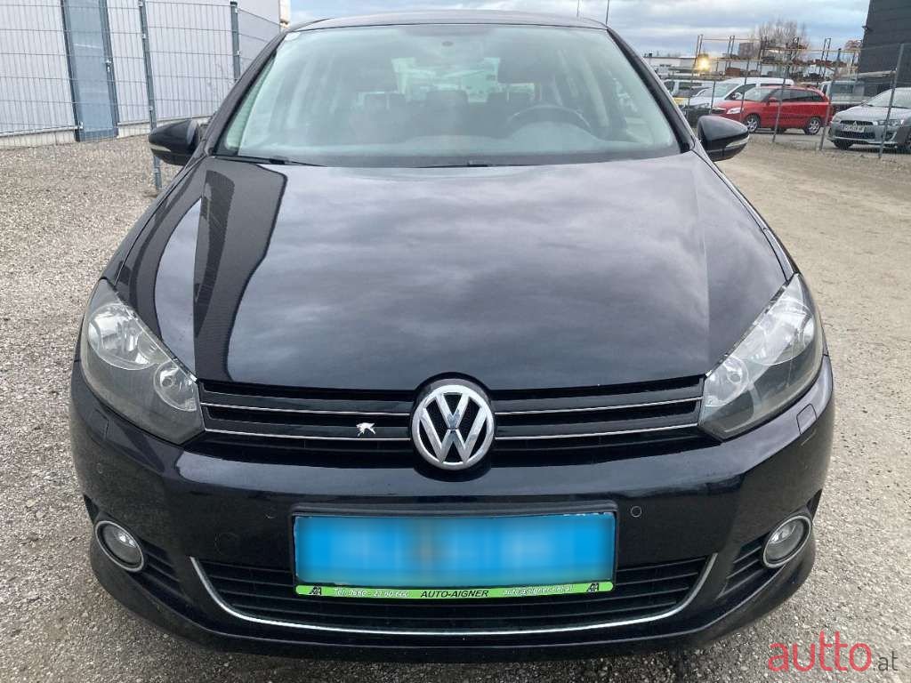 2010' Volkswagen Golf photo #2