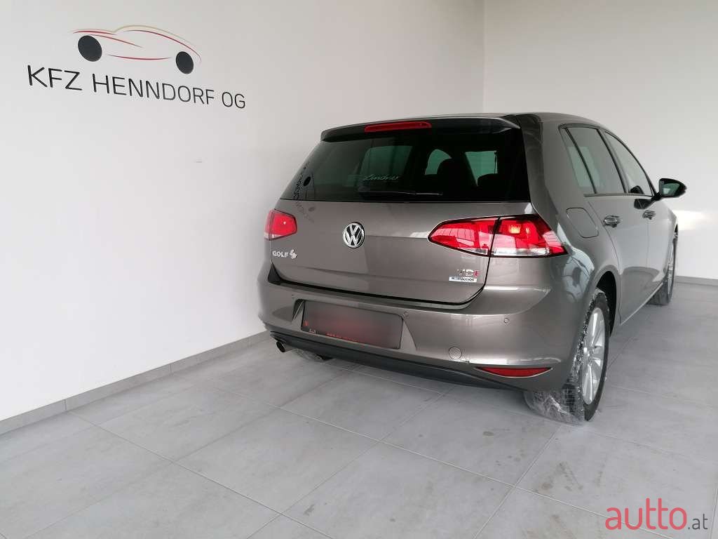 2016' Volkswagen Golf photo #6