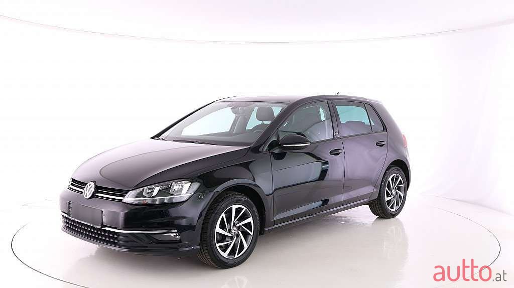 2017' Volkswagen Golf photo #1