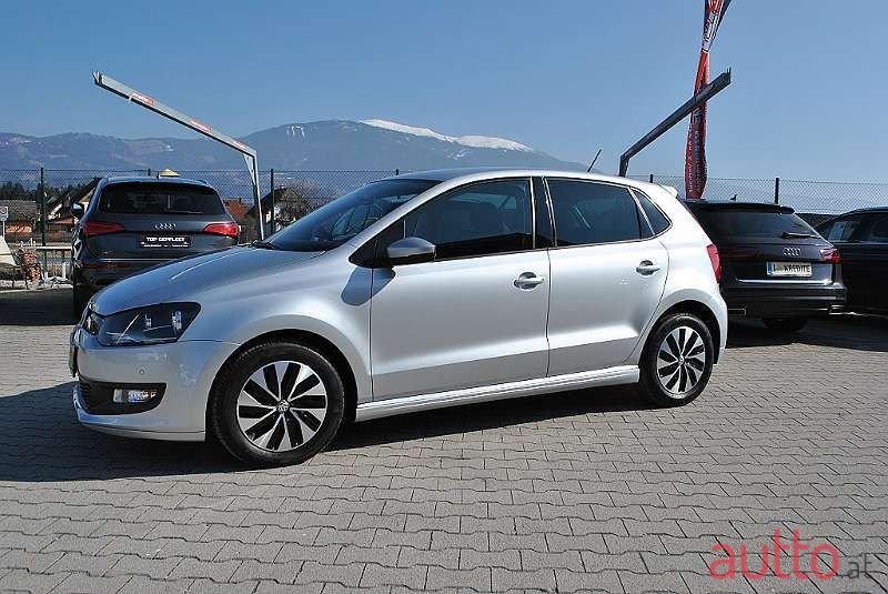 2017' Volkswagen Polo photo #2