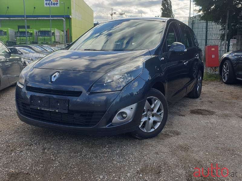 2011' Renault Grand Scenic photo #2