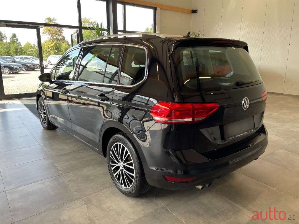 2019' Volkswagen Touran photo #5