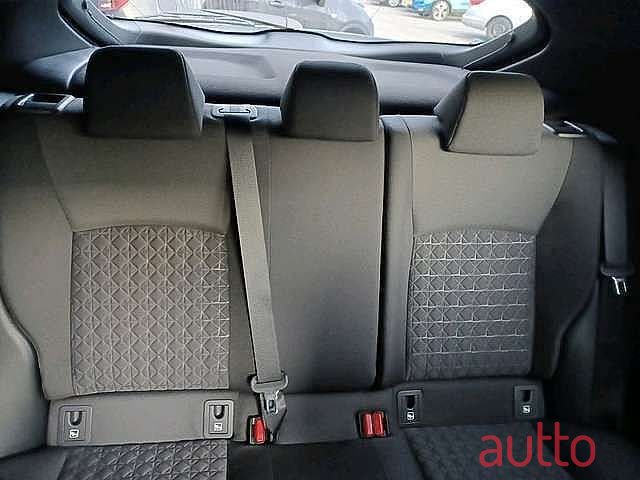 2023' Toyota C-HR photo #3