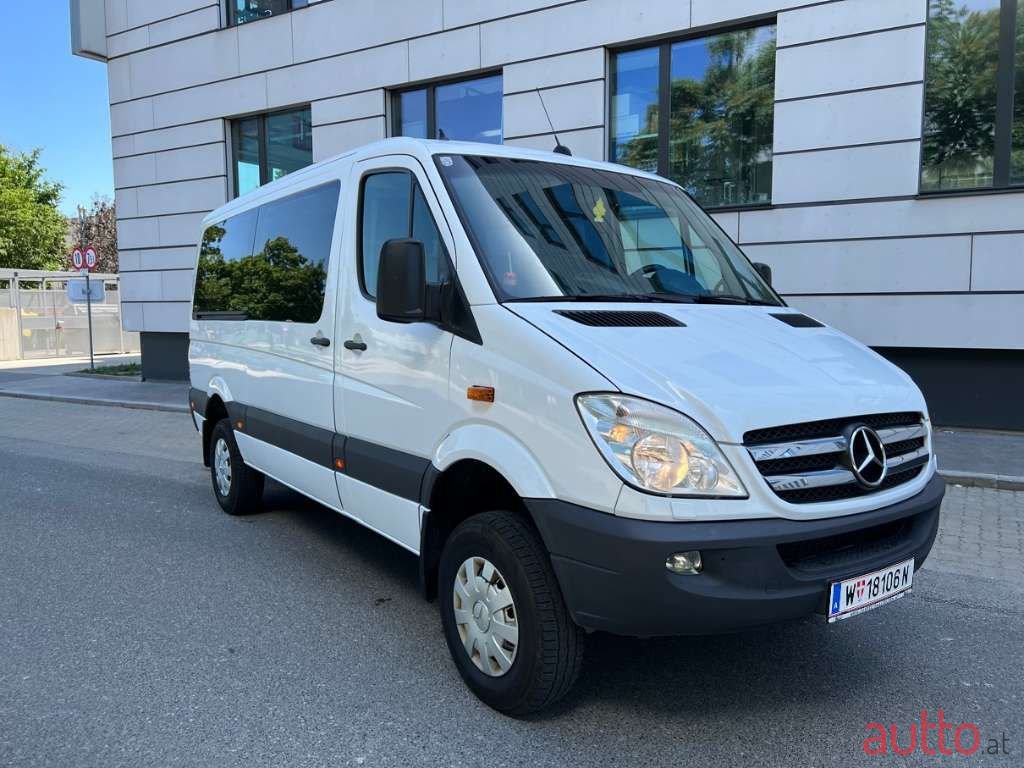 2009' Mercedes-Benz Sprinter photo #1