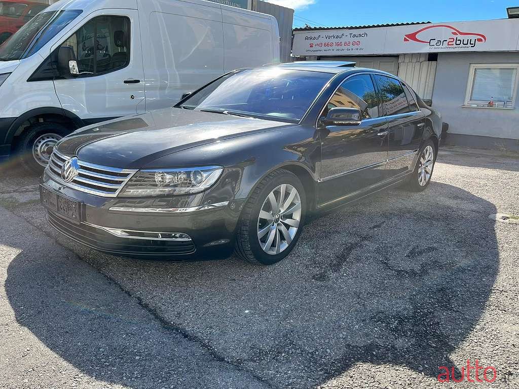 2013' Volkswagen Phaeton photo #2