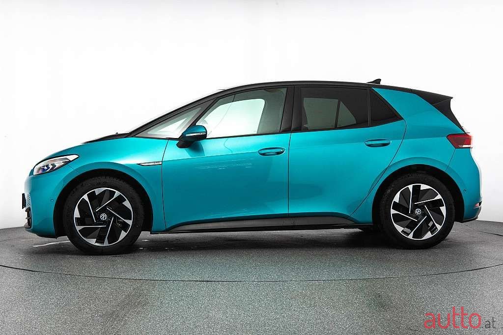 2022' Volkswagen ID.3 photo #2
