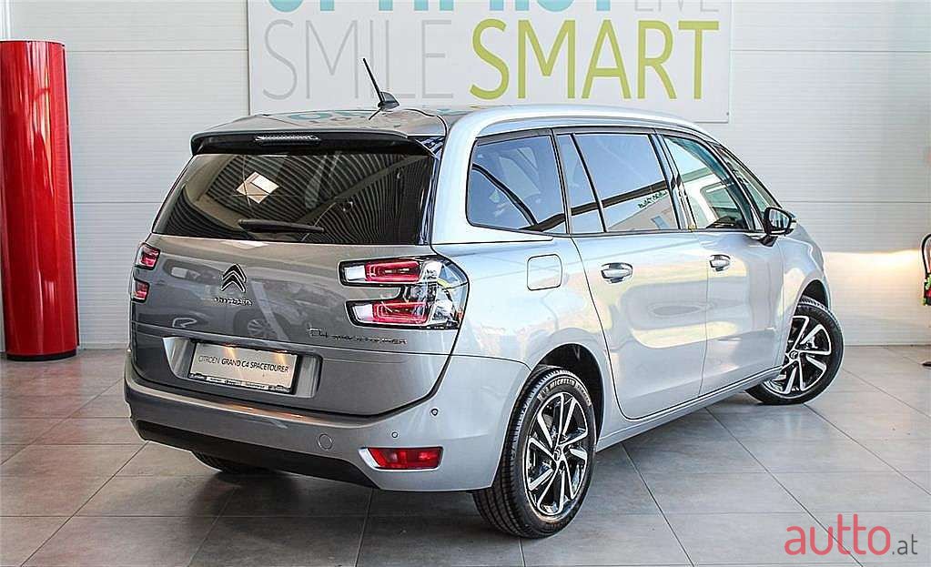 2022' Citroen Grand C4 Spacetourer photo #3