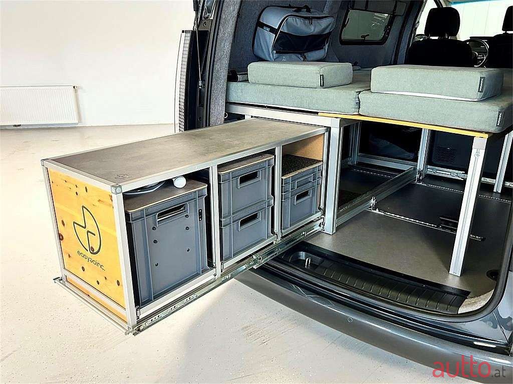 2022' Hyundai Staria photo #4