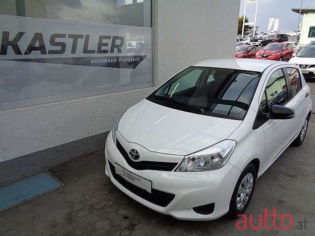 2012' Toyota Yaris photo #1