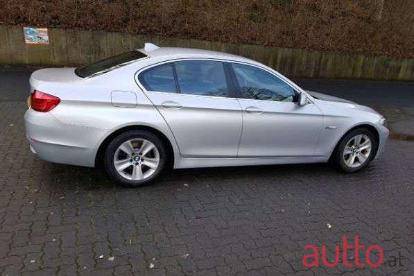 2011' BMW 5Er-Reihe photo #2