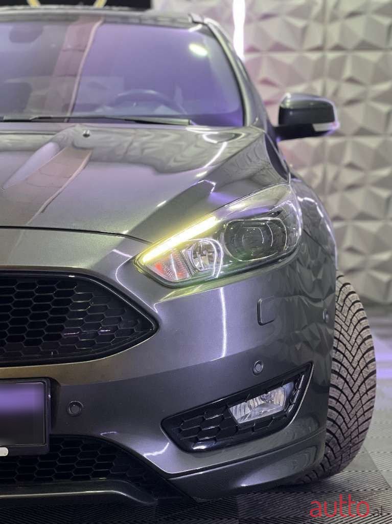 2017' Ford Focus photo #5