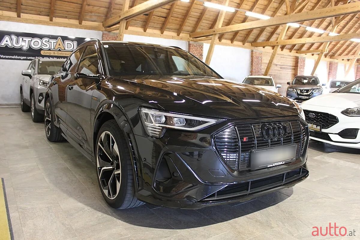 2022' Audi e-tron photo #2