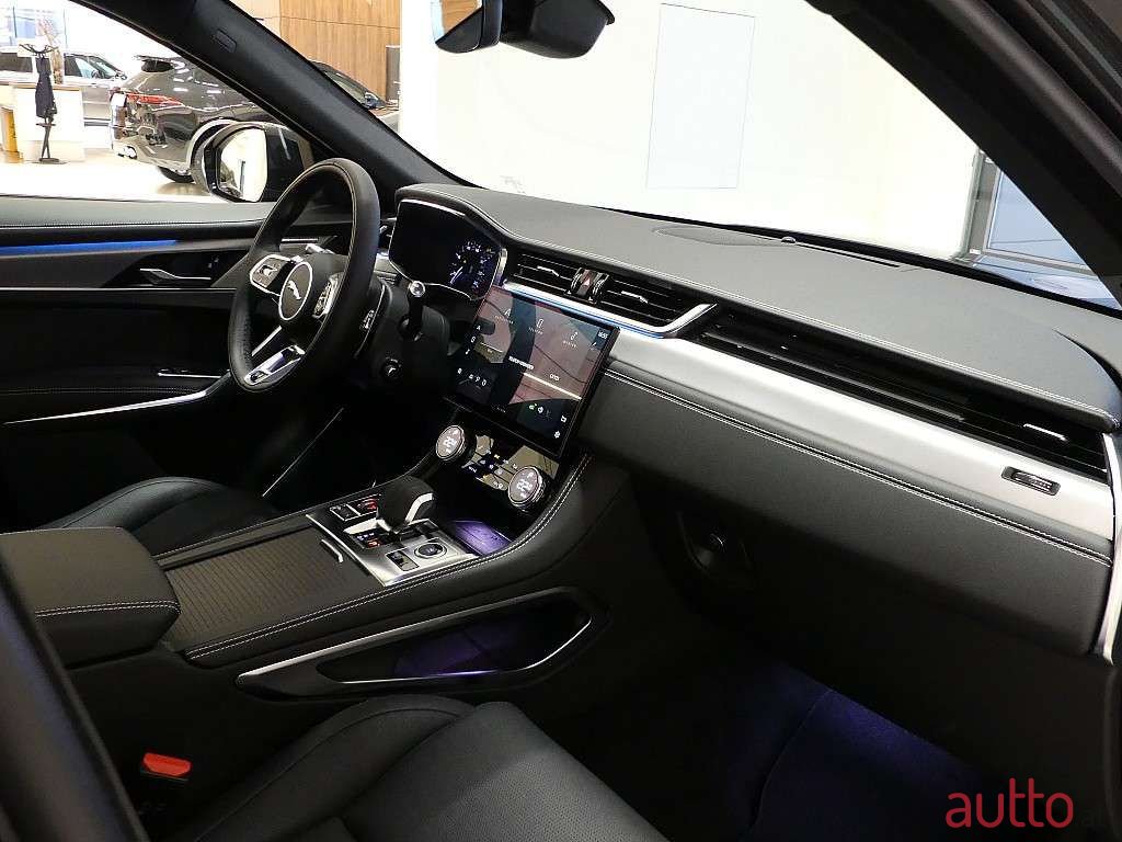 2022' Jaguar F-Pace photo #3