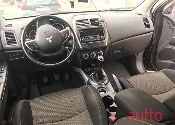 2014' Mitsubishi ASX photo #2