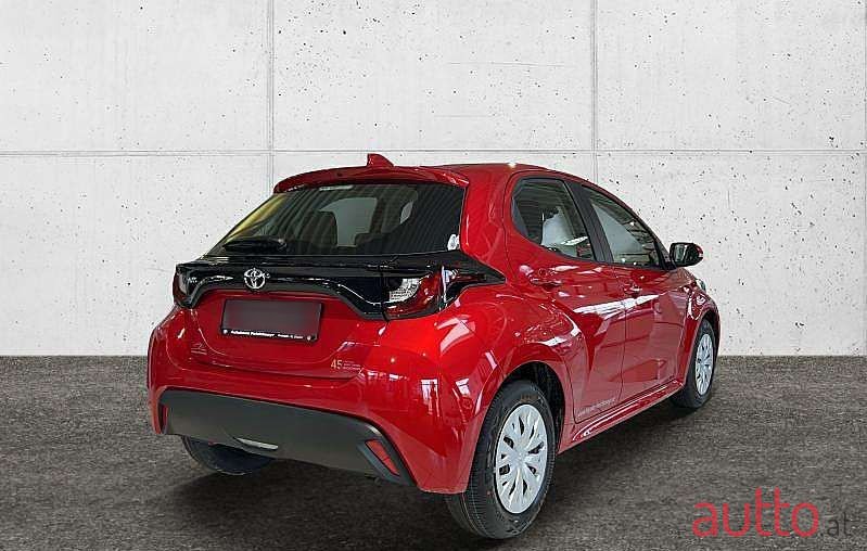 2023' Toyota Yaris photo #5