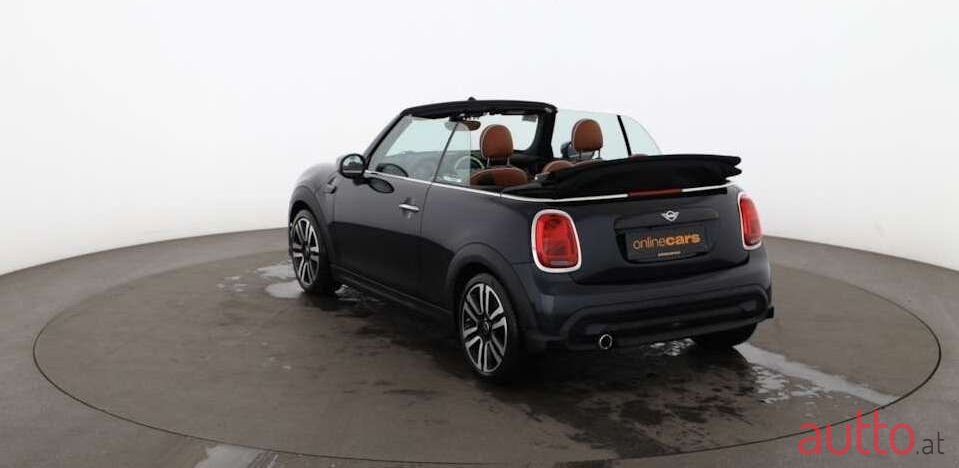 2021' MINI Cooper photo #5