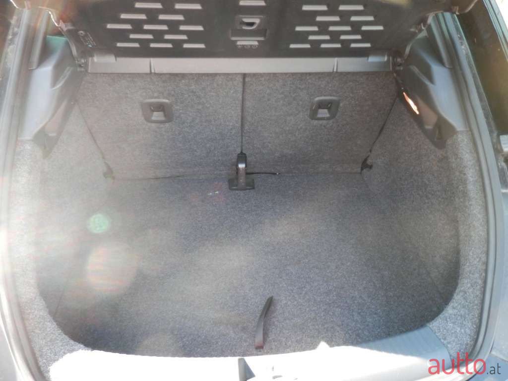 2012' Volkswagen Beetle photo #4