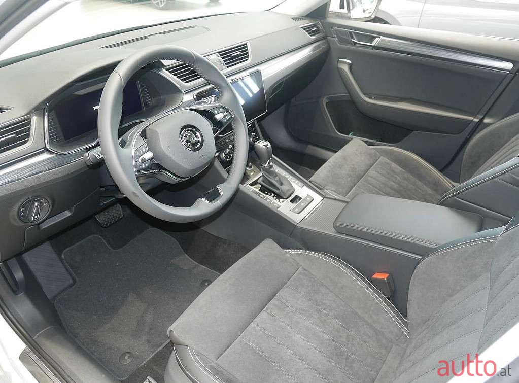 2023' Skoda Superb photo #5