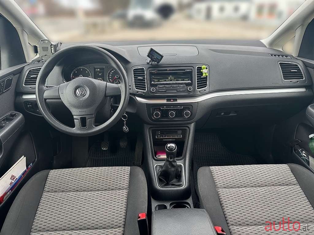 2012' Volkswagen Sharan photo #5