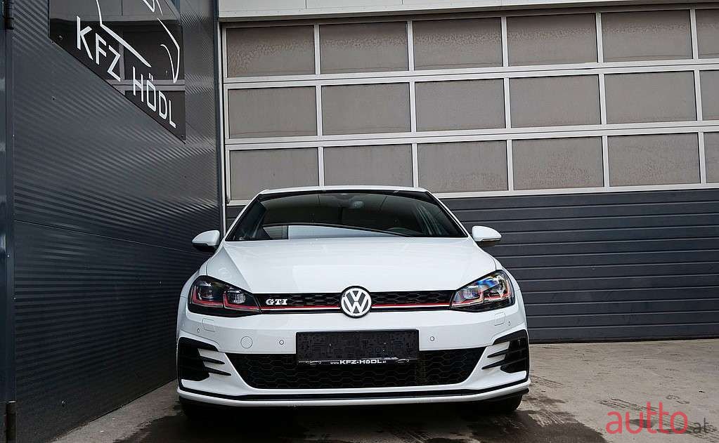 2017' Volkswagen Golf photo #2