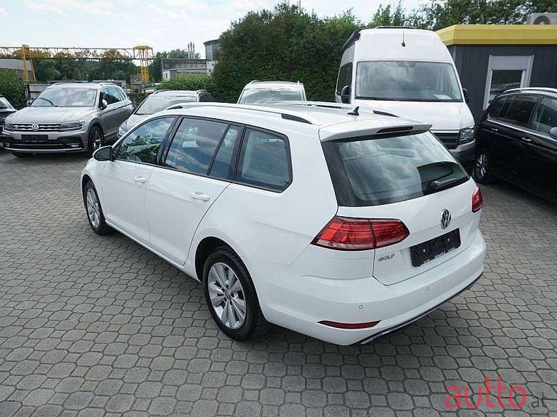 2019' Volkswagen Golf photo #5