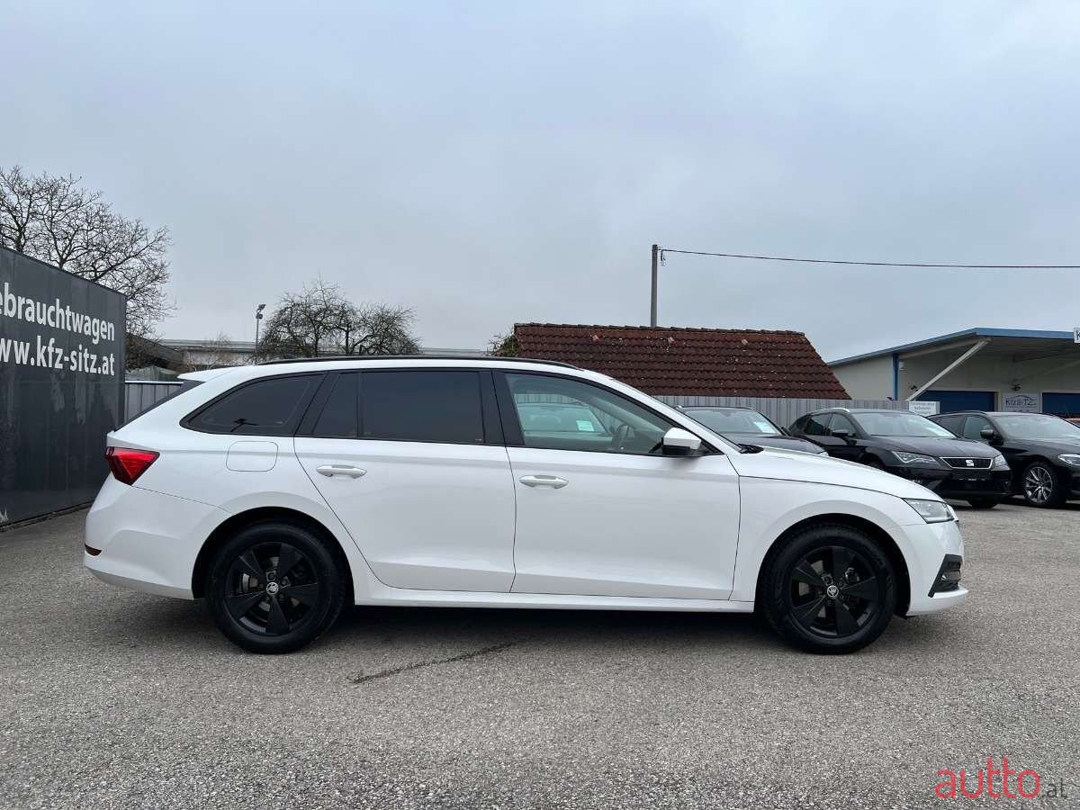 2021' Skoda Octavia photo #2