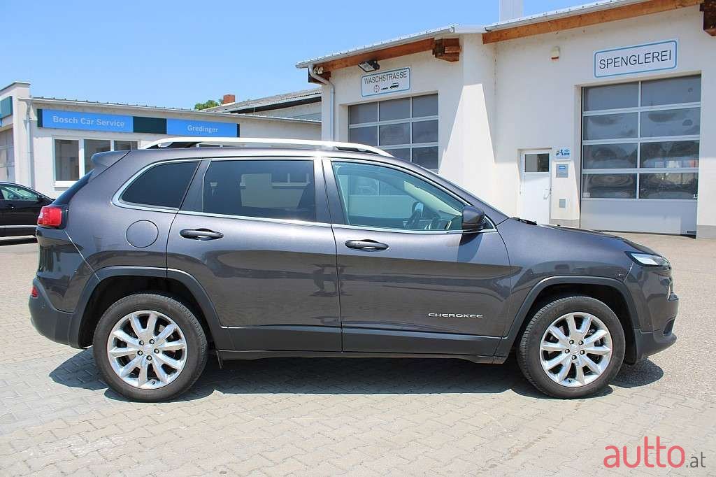 2018' Jeep Cherokee photo #4