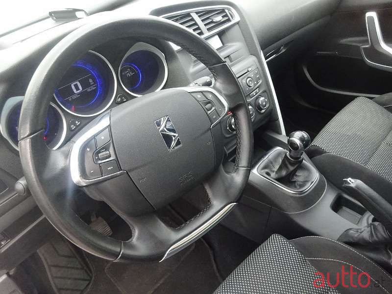 2013' Citroen DS4 photo #2