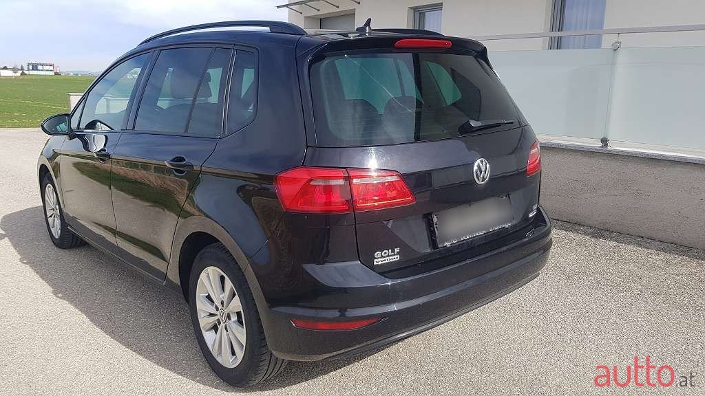 2015' Volkswagen Golf photo #3