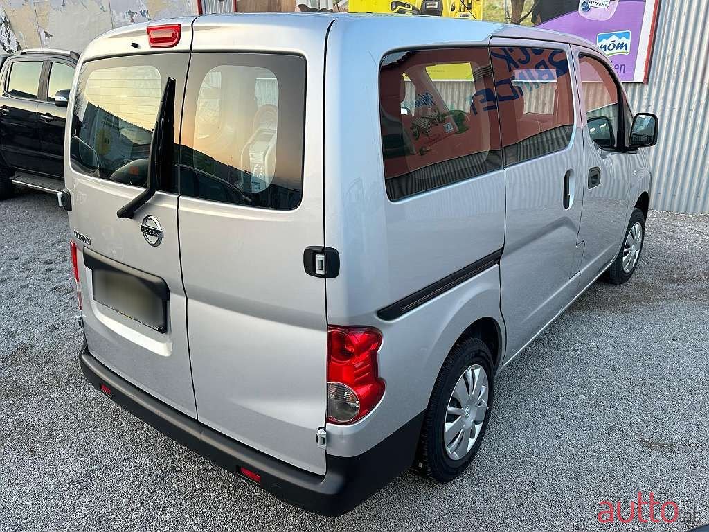 2011' Nissan NV200 photo #6