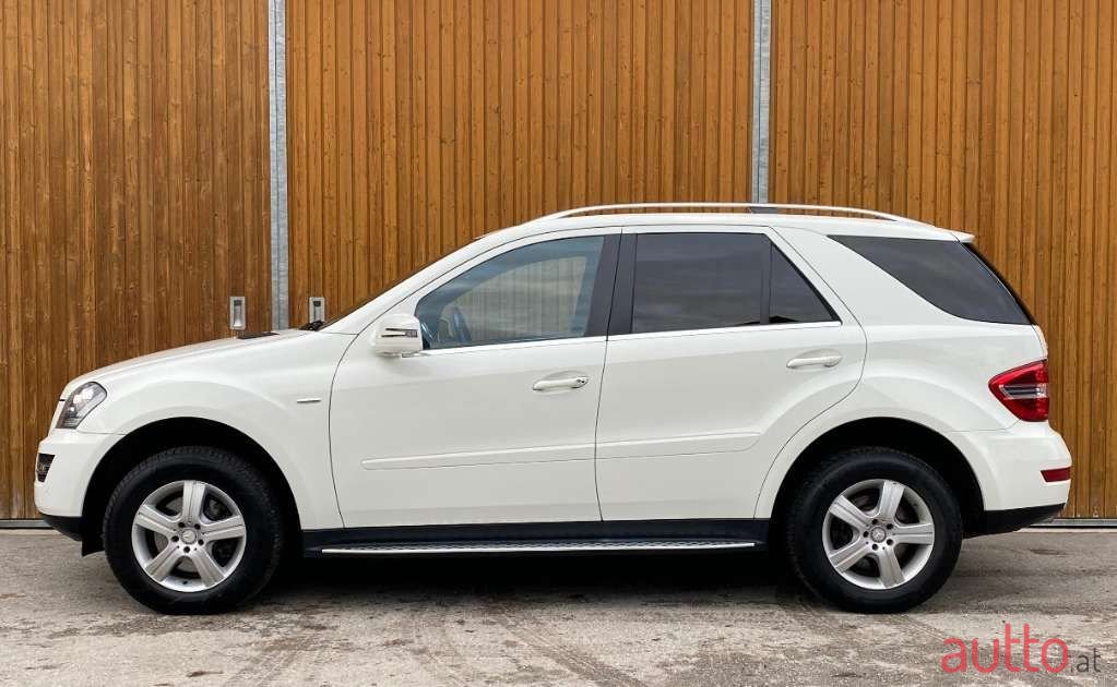 2011' Mercedes-Benz M-Klasse photo #6