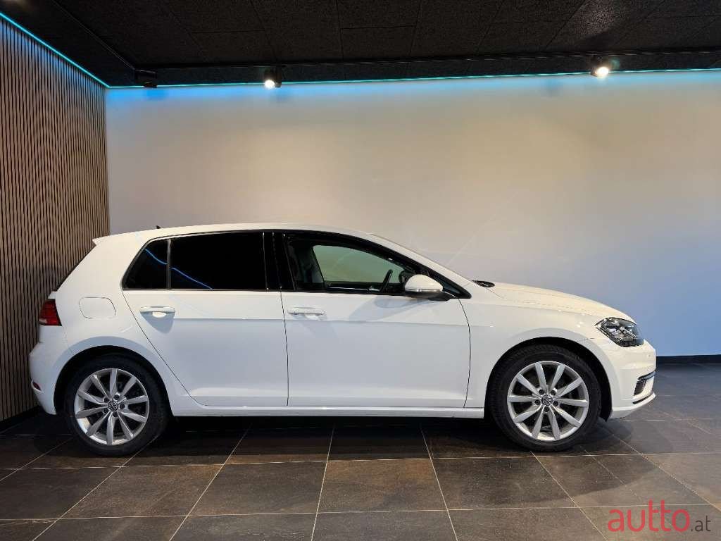 2017' Volkswagen Golf photo #4