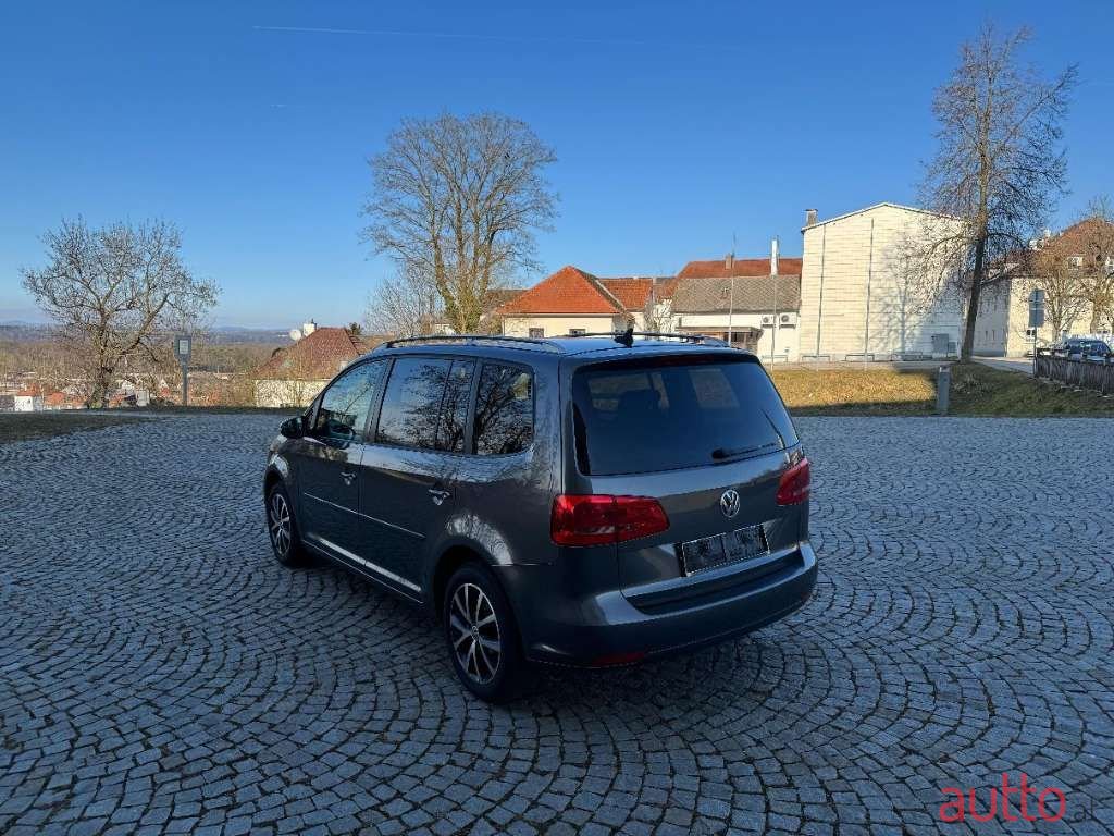 2014' Volkswagen Touran photo #6