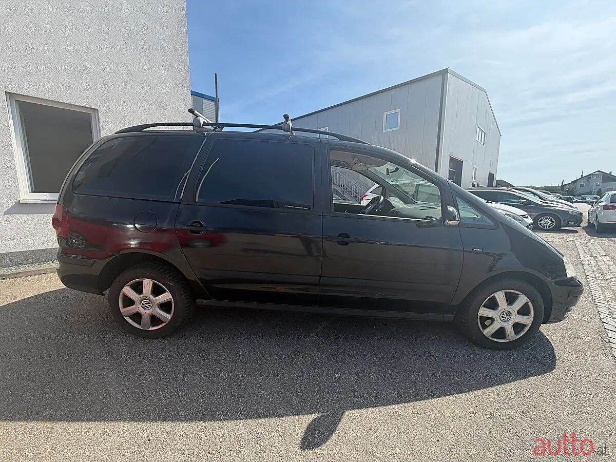 2010' Volkswagen Sharan photo #3